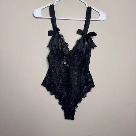 Vintage Victoria’s Secret Gold Label Lace Lingerie Teddy Romper - Picture 2 of 14